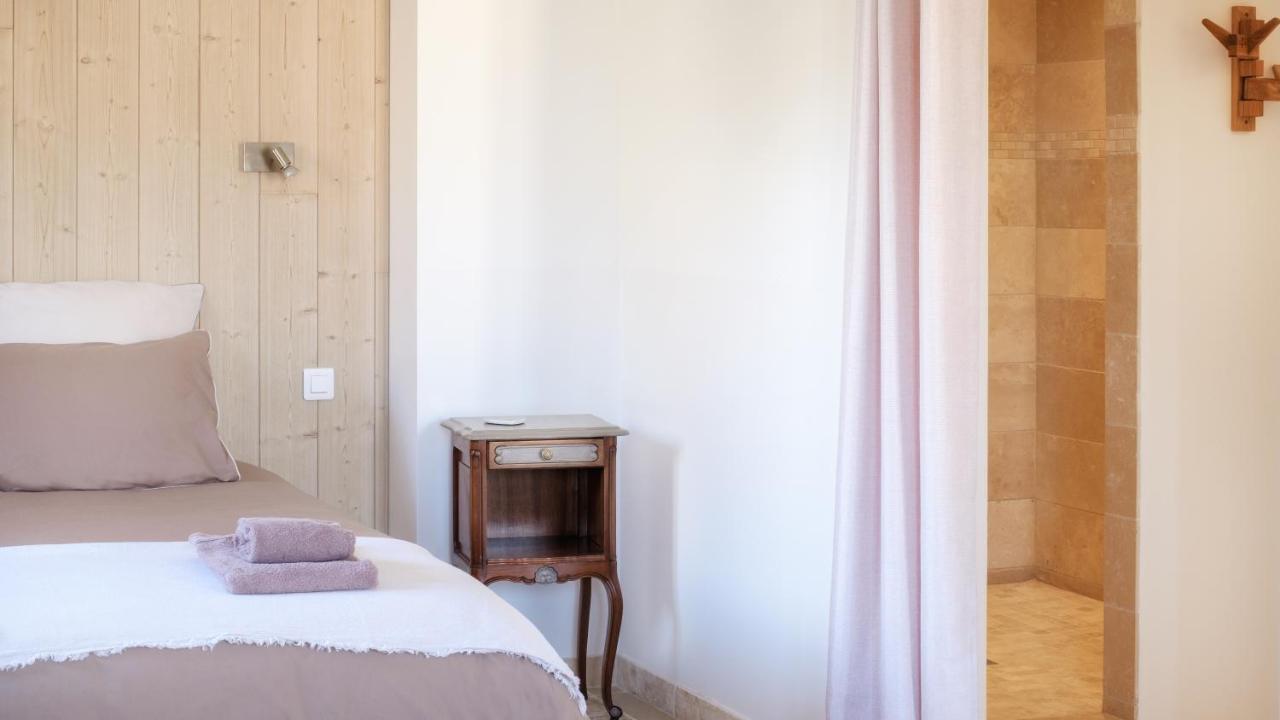 L'Ostal - Bed & Breakfast - Chambres Et Suites De 25 A 40M2 - Spa Saint-Hilaire-dʼOzilhan المظهر الخارجي الصورة
