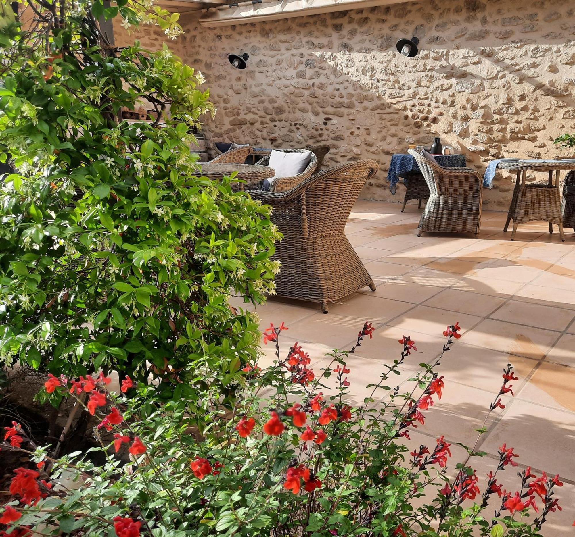L'Ostal - Bed & Breakfast - Chambres Et Suites De 25 A 40M2 - Spa Saint-Hilaire-dʼOzilhan المظهر الخارجي الصورة